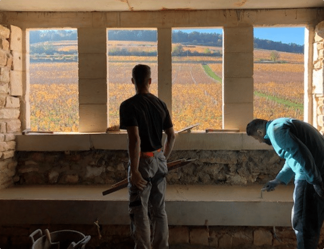 ouvrier en train de travailler sur un chantier d'un client